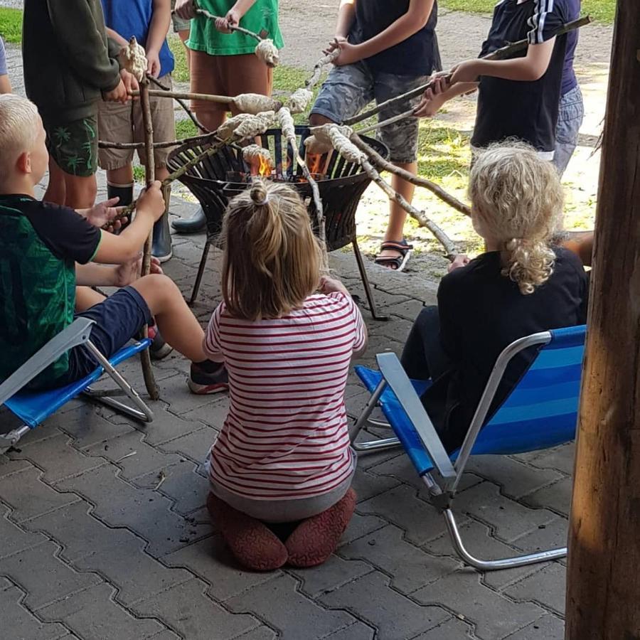Basic Ingerichte Vouwwagen Op Camping Westenenk, Wijster Exterior foto