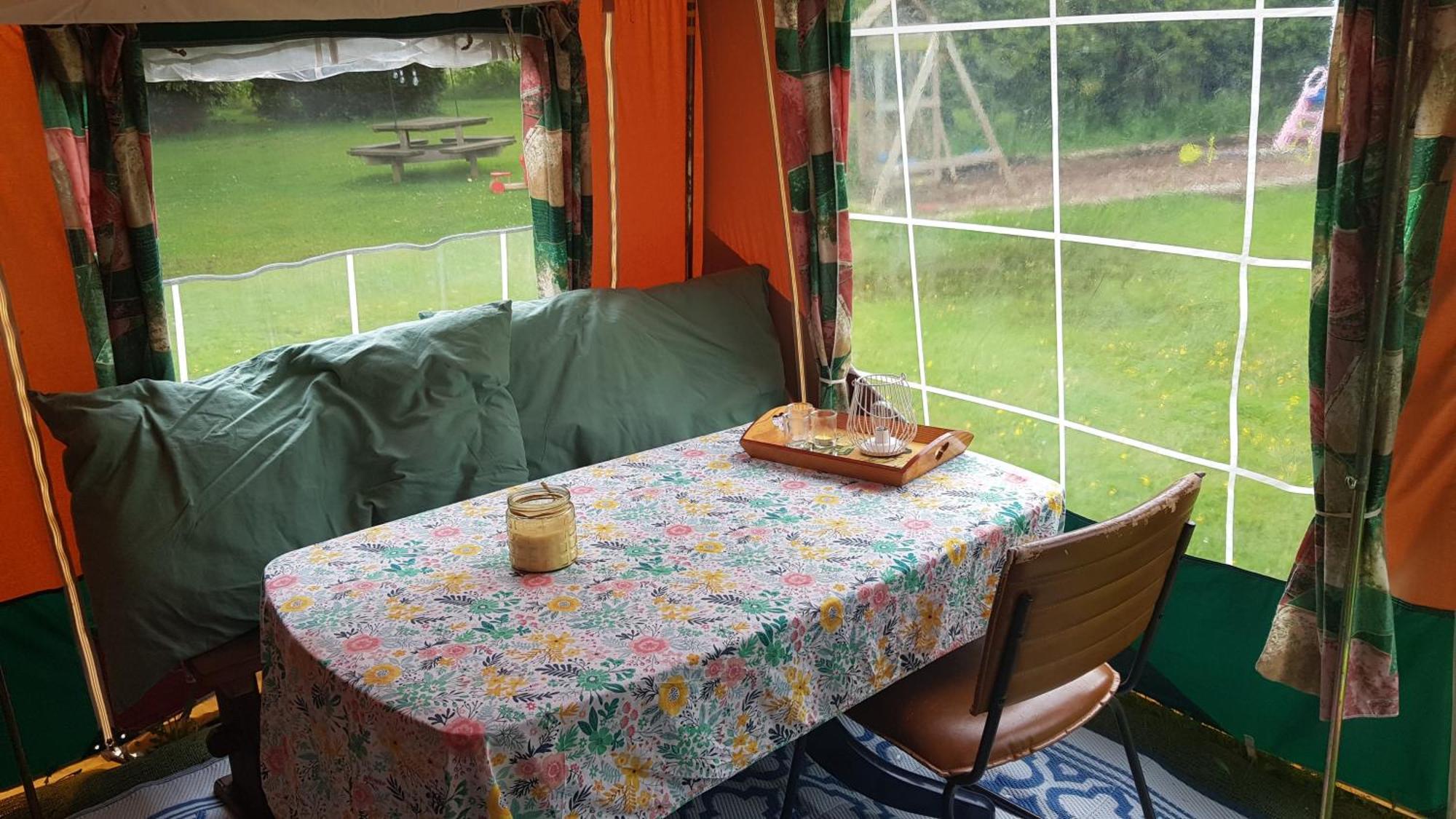 Basic Ingerichte Vouwwagen Op Camping Westenenk, Wijster Exterior foto